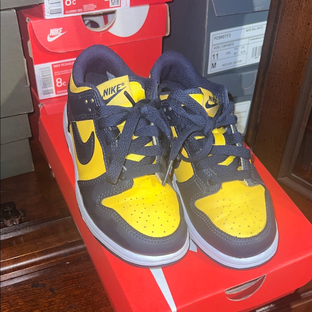 Nike Kids Sneakers - Navy and Yellow